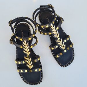 CAFèNOIR - Sandali bassi multilistini con borchie e foglia decorativa e cinturino alla caviglia