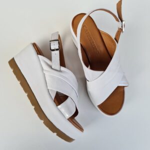 CAFèNOIR - Sandali in pelle con zeppa fasciata pelle e ampie fasce incrociate