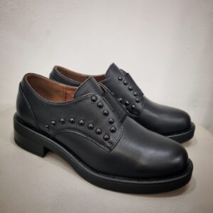 CAFèNOIR - Derby easy fit in pelle con borchie