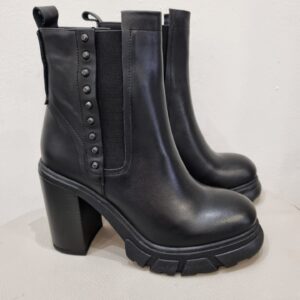 CAFèNOIR - Tronchetti con tacco e plateau in pelle con elastico e borchie