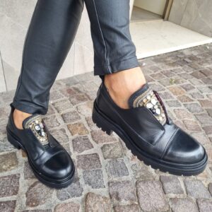 APEPAZZA - Mocassino in pelle con applicazioni