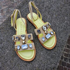 APEPAZZA - sandalo con borchie e castoni